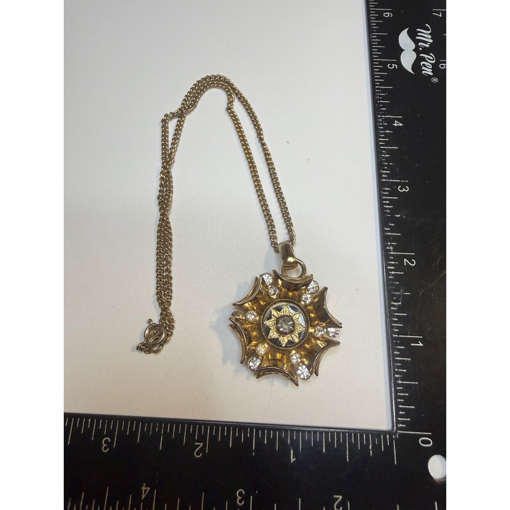Vintage Gold Tone Sunburst Star Medallion Rhinestone Pendant Necklace 16 Inch - Picture 2 of 3